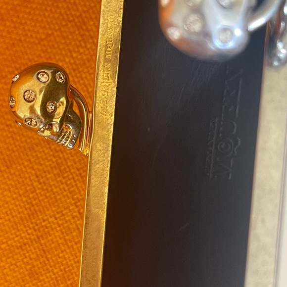 VINTAGE BLACK/WHITE TWIN Skull Clasp Clutch - Picture 15 of 16